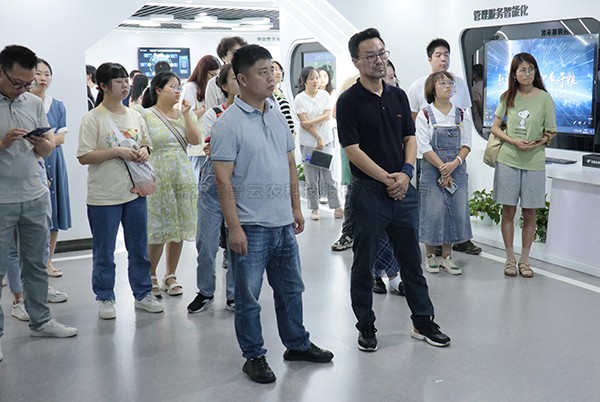 中国农科院茶叶研究所所长助理、科技处处长姚明哲一行赴CILICILI视频APP看片参观调研