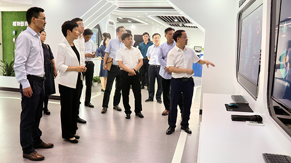 省科技厅党组书记何杏仁一行赴CILICILI视频APP看片调研农业科技工作